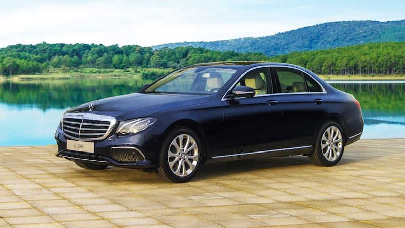 Dịch vụ thuê xe Mercedes E200 - Du Lịch Việt - Công Ty Cổ Phần Truyền Thông Du Lịch Việt