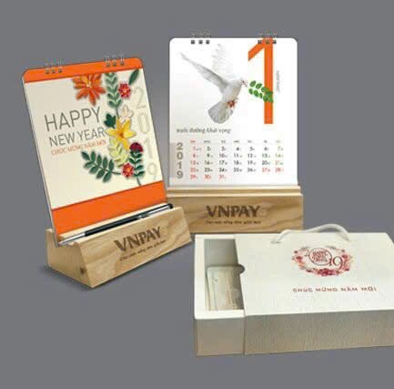 Lịch để bàn - In ấn San Hô Đỏ  - Công Ty Trách Nhiệm Hữu Hạn Thương Mại Dịch Vụ San Hô Đỏ