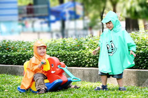 áo mưa trẻ em - Công Ty TNHH Một Thành Viên Sản Xuất Thương Mại Phượng Hùng