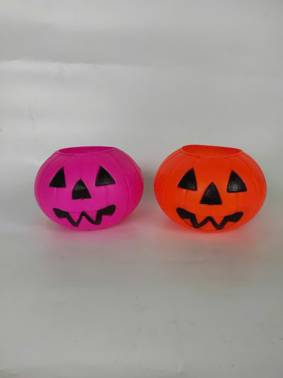 Gia công bí ngô nhựa trang trí Halloween