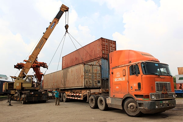Vận tải hàng hóa bằng xe container