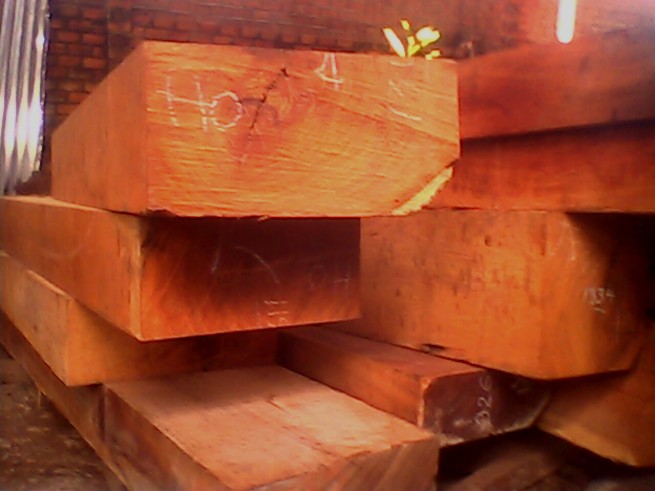 Nguyên liệu gỗ đỏ - Công Ty TNHH Na-Khon