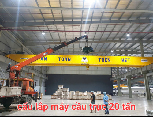 Cẩu lắp máy cầu trục 20 tấn - Cầu Trục Và Cổng Trục Quảng Liên - Công Ty TNHH Cầu Trục Thang Máy Quảng Liên