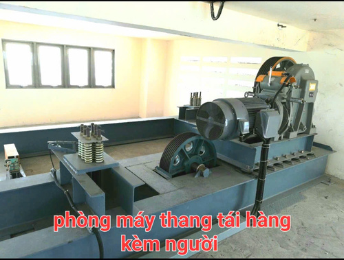 Phòng máy thang tải hàng kèm người - Cầu Trục Và Cổng Trục Quảng Liên - Công Ty TNHH Cầu Trục Thang Máy Quảng Liên