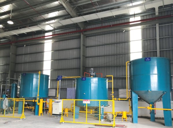 Phân xưởng tái chế dầu nhớt thải
