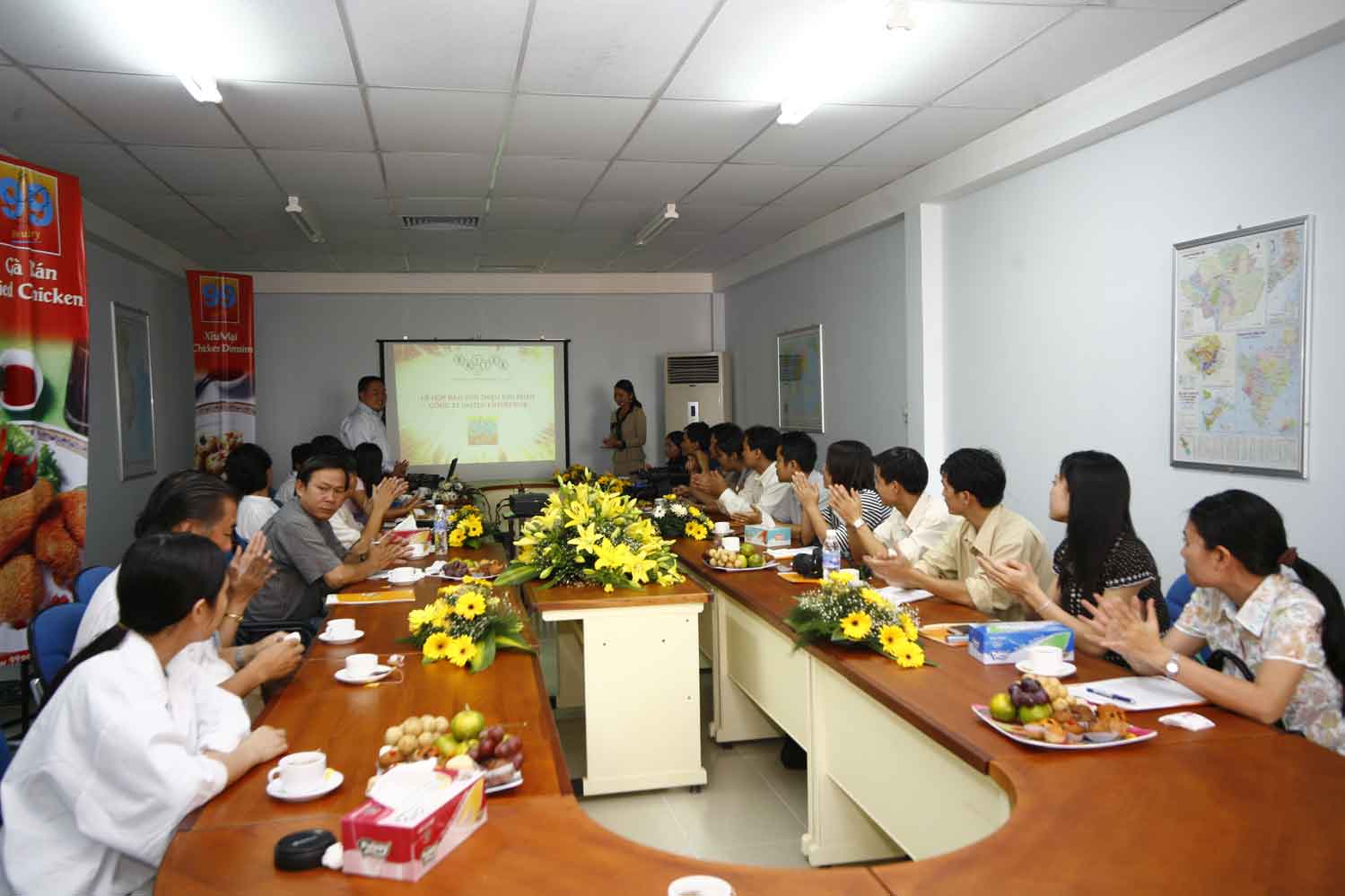 Buổi họp báo - Công Ty TNHH Tư Vấn Dịch Vụ Du Lịch Chuông Vàng