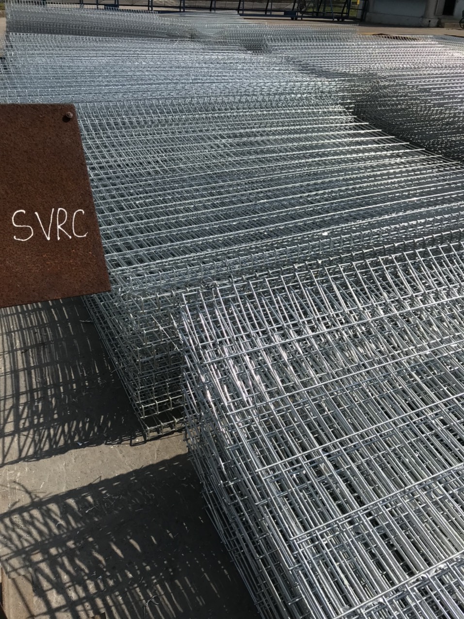 Hàng rào chấn sóng mạ kẽm nhúng nóng - Lưới Thép S.VRC - Công Ty Trách Nhiệm Hữu Hạn S.VRC