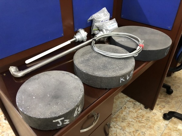 Đế để nồi Graphite Nhật Bản - Nồi Nấu Kim Loại Nhật Bản (Nhôm, Đồng Thau, Vàng,…) - Công Ty TNHH Sản Xuất Xây Dựng Thương Mại Gia Văn