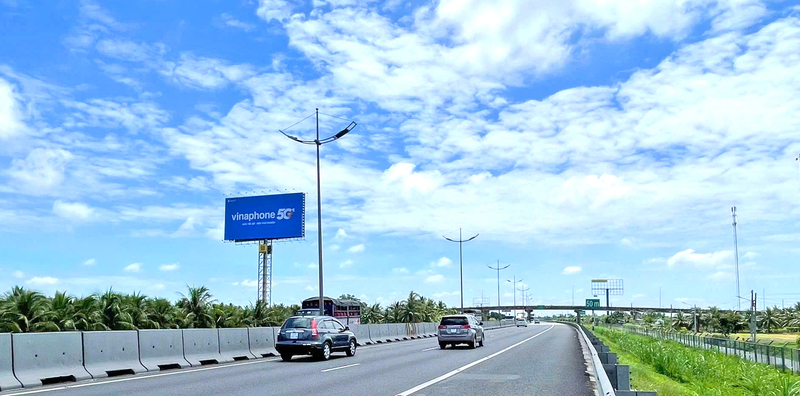 Bảng hiệu Pano quảng cáo ngoài trời