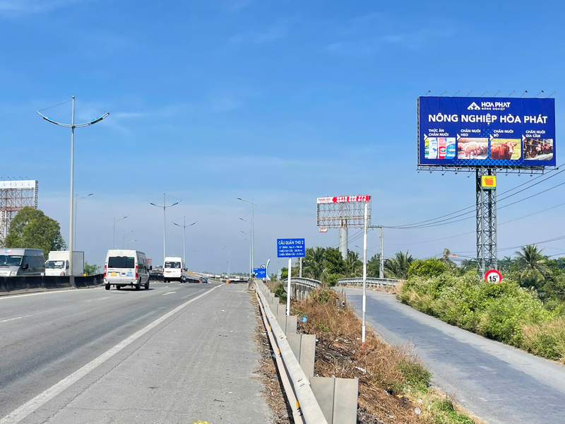 Bảng hiệu Pano quảng cáo ngoài trời