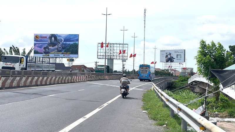 Bảng hiệu Pano quảng cáo ngoài trời
