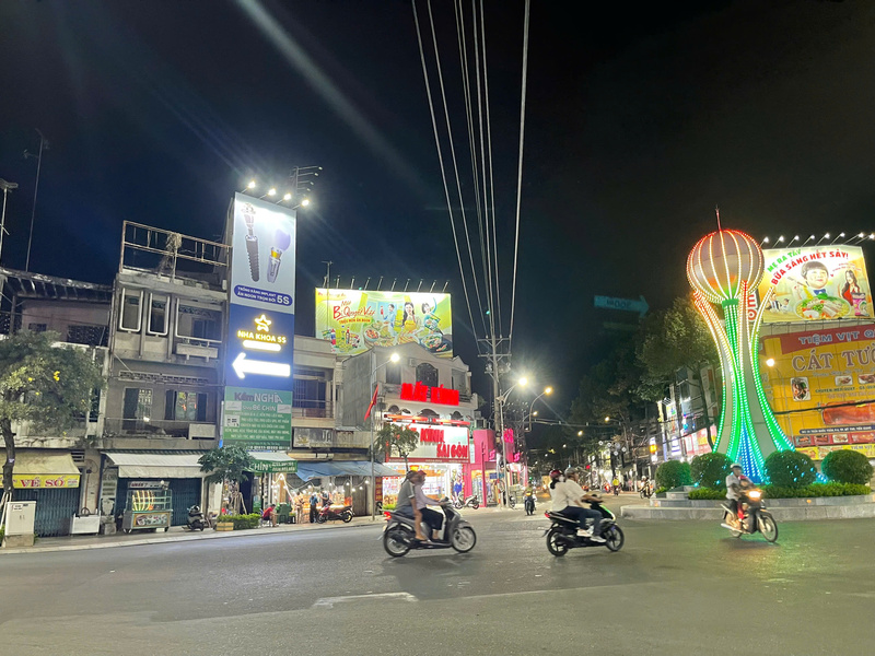 Bảng hiệu chữ có đèn