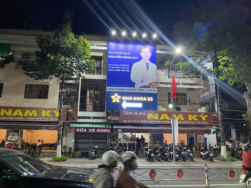 Bảng hiệu chữ có đèn