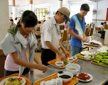 Thầu bếp ăn - Suất Ăn Công Nghiệp Mina - Công Ty TNHH Thương Mại Dịch Vụ Minh Nam