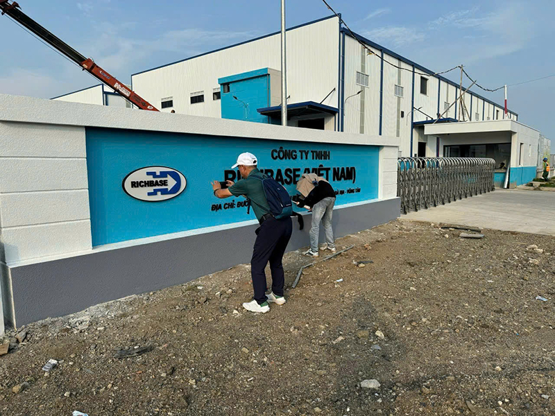Thi công biển hiệu công ty Richibase - Quảng Cáo Hồng Phúc - Công Ty TNHH Dịch Vụ Sản Xuất Thương Mại Quảng Cáo Hồng Phúc