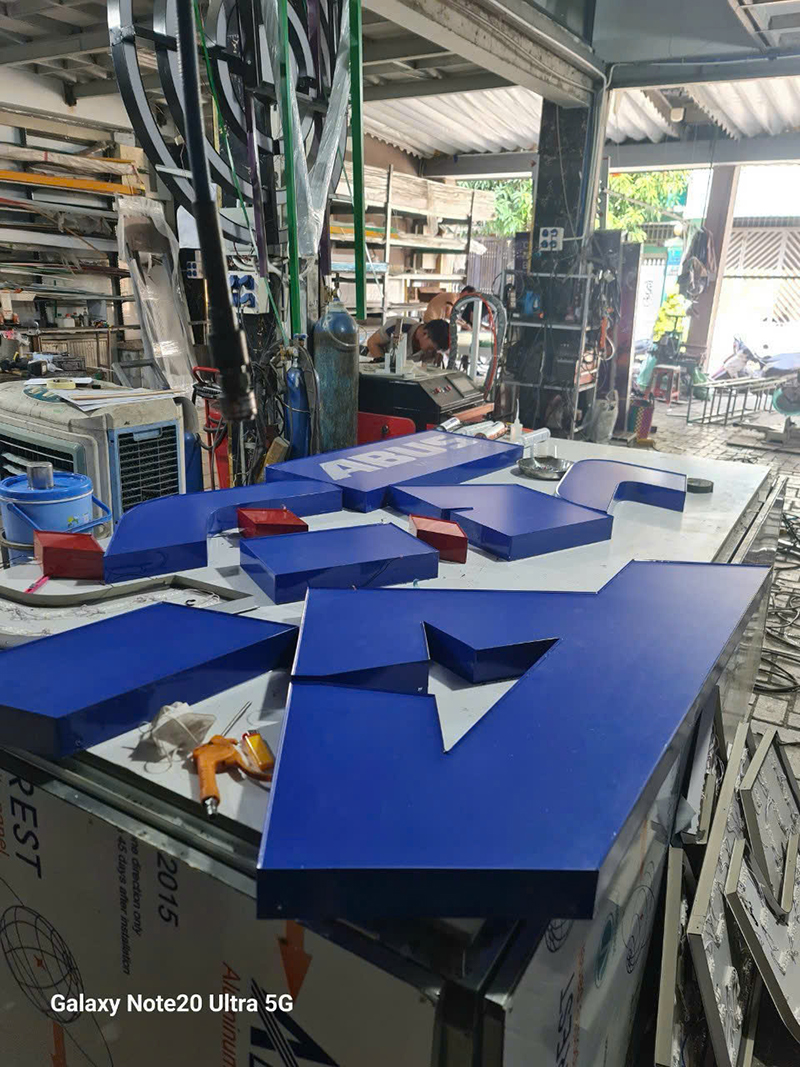 Thi công biển hiệu - Quảng Cáo Hồng Phúc - Công Ty TNHH Dịch Vụ Sản Xuất Thương Mại Quảng Cáo Hồng Phúc