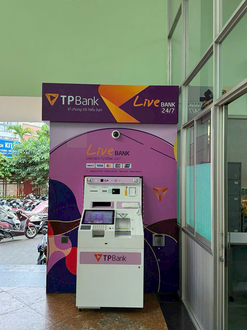 Thi công nội thất TPBank - Quảng Cáo Hồng Phúc - Công Ty TNHH Dịch Vụ Sản Xuất Thương Mại Quảng Cáo Hồng Phúc