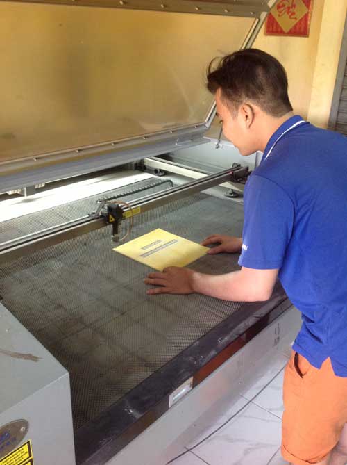 Máy khắc bản laser - Thùng Carton Phạm Thu - Công Ty TNHH Sản Xuất Thương Mại Phạm Thu