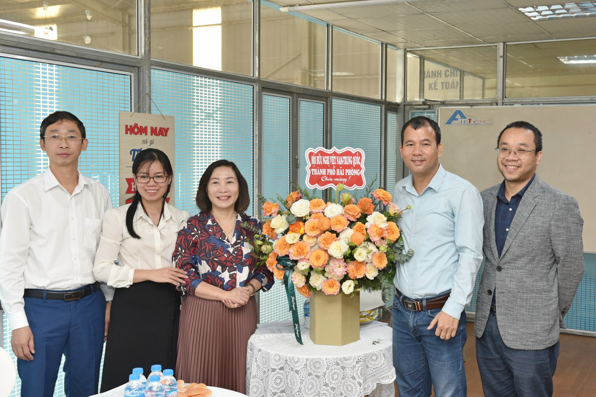 Hội Hữu Nghị Việt Nam Trung Quốc thăm nhà máy sản xuất - ống Gió Sao Việt  - Công Ty TNHH Thương Mại Và Sản Xuất ống Gió Sao Việt