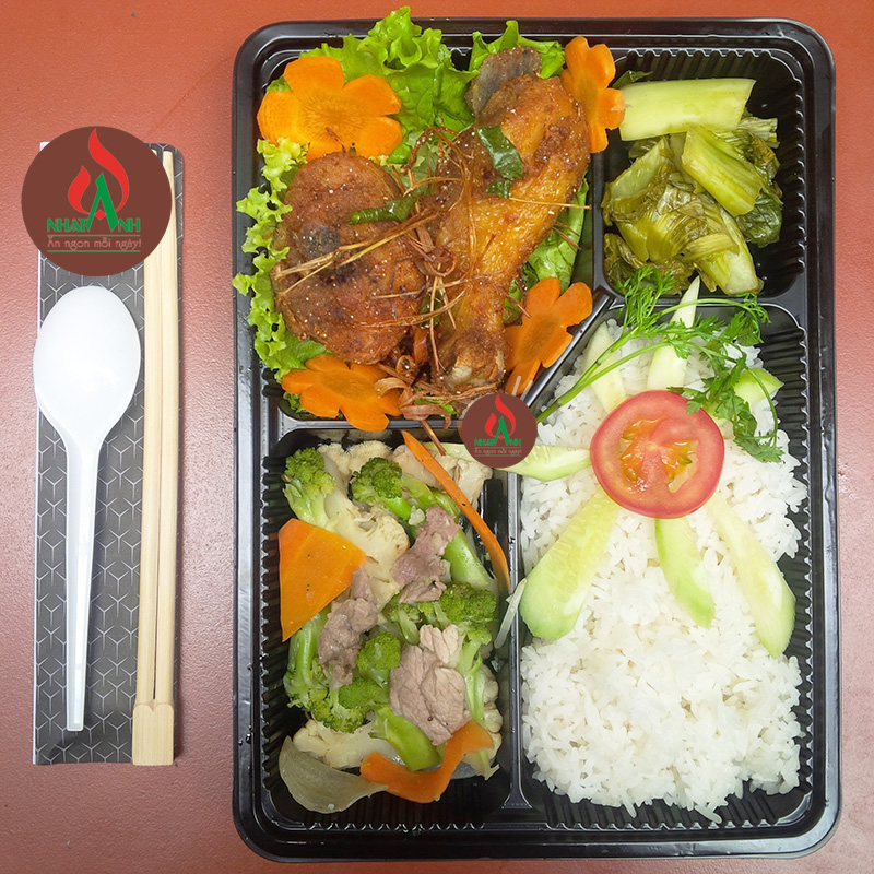 Cơm đùi gà rang muối