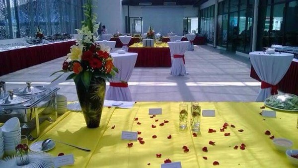 Dịch vụ đặt tiệc liên hoan trọn gói