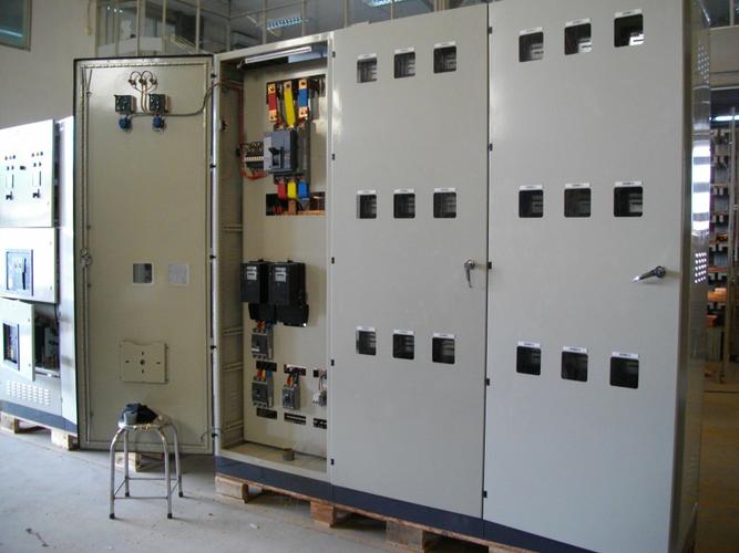 Tủ điện hạ thế - Công Ty TNHH Cơ Khí Huy Hùng