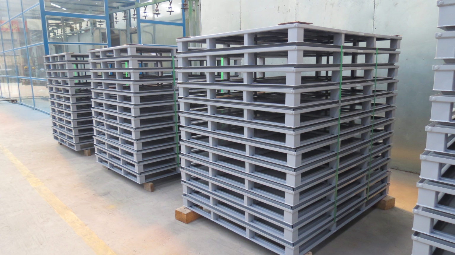 Pallet thùng thép