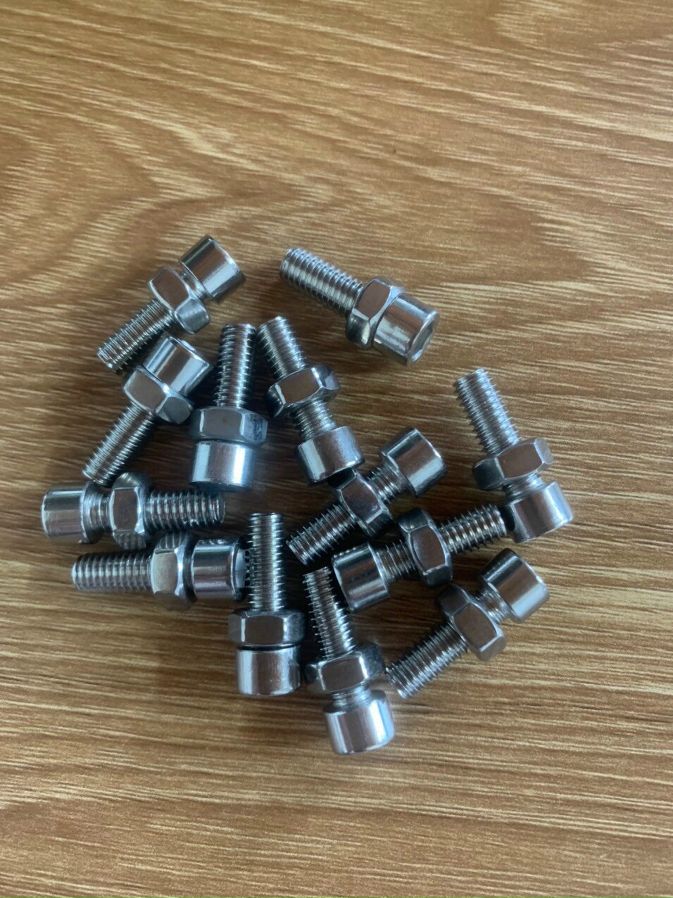 ốc Vít Bulong Tín Phát - Công Ty TNHH Sản Xuất Và Thương Mại Tín Phát