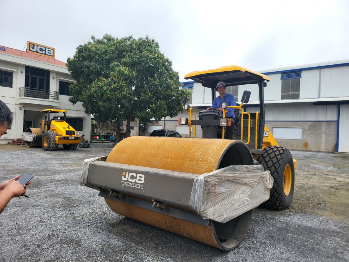 Xe lu rung JCB 116D Mới 100%