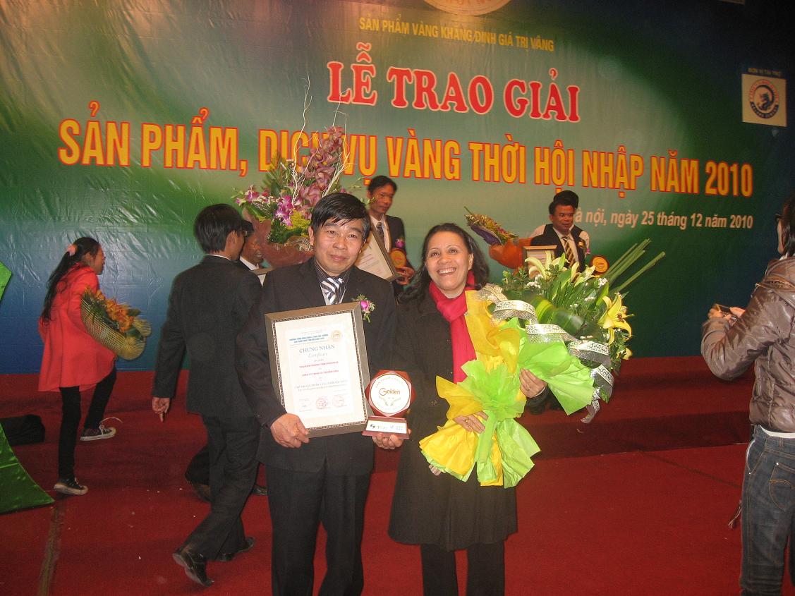 Lễ trao giải sản phẩm vàng thời hội nhập 2010 - Phễu Thoát Sàn Vinahasa Việt Nam - Công Ty TNHH Vinahasa Việt Nam
