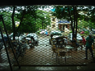Cửa cuốn mắt võng chạy điện