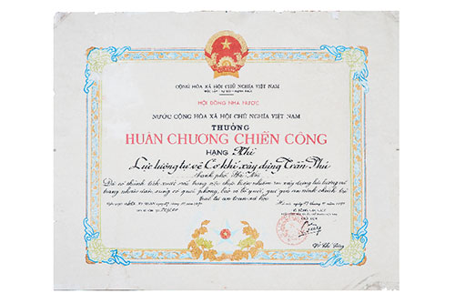 Huân chương chiến công - Cơ Điện Trần Phú - Công Ty Cổ Phần Cơ Điện Trần Phú