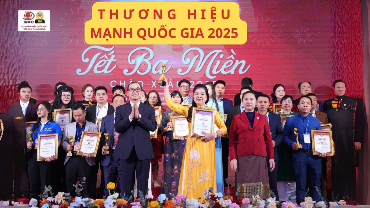 Hình ảnh nhận giải thưởng