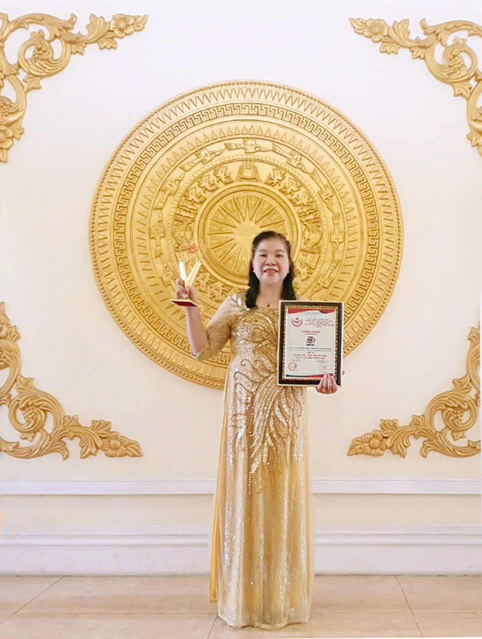 Hình ảnh nhận giải thưởng