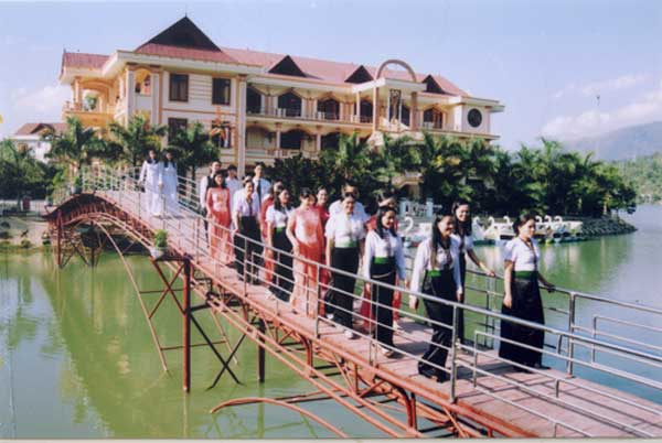 Đội ngũ nhân viên đón tiếp khách - Khu Du Lịch Sinh Thái Him Lam