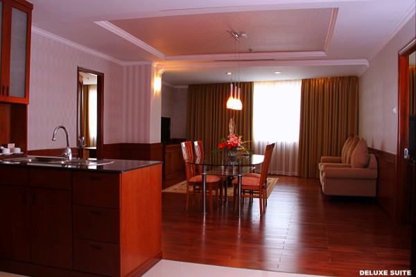 Deluxe Suite Livingroom