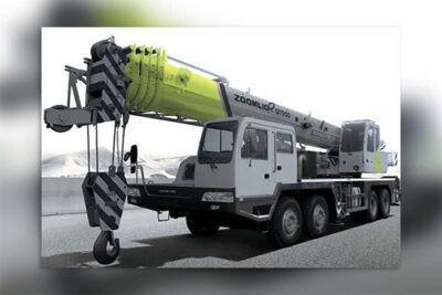 Xe cẩu trục bánh lốp