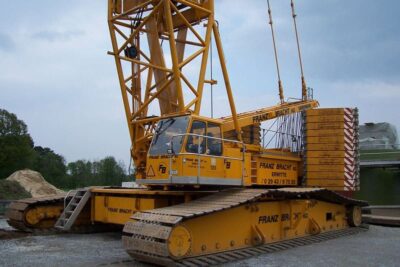 Xe cẩu trục bánh xích