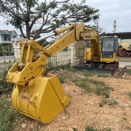 Máy xúc Komatsu PC200