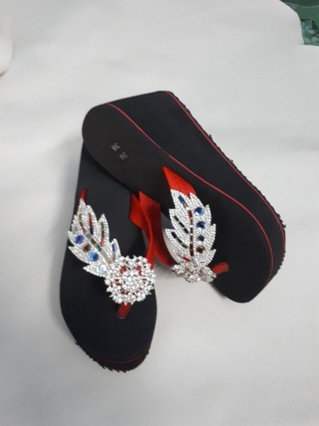 Kết cườm giày dép