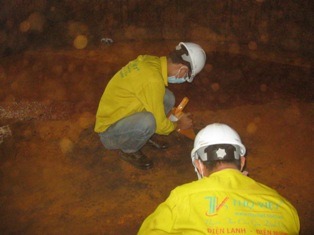 Vệ sinh bồn chứa hóa chất xăng dầu - Sữa Chữa Điện Nước, Điện Lạnh Thợ Việt - Công Ty TNHH Dịch Vụ Kỹ Thuật Thợ Việt