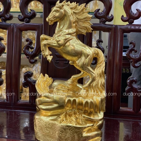 Ngựa hí trên cỏ to dát vàng 9999 - Đồ Đồng Quang Hà - Công Ty TNHH Đúc Đồng Mỹ Nghệ Quang Hà