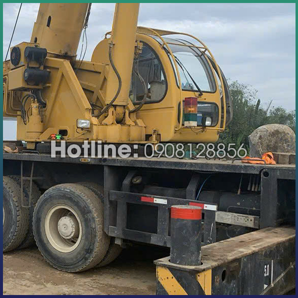 Vận chuyển hàng hoá bằng xe cẩu bánh xích, bánh lốp - Vận Tải Phú Thành Phát - Công Ty TNHH MTV Thương Mại Dịch Vụ Vận Tải Phú Thành Phát