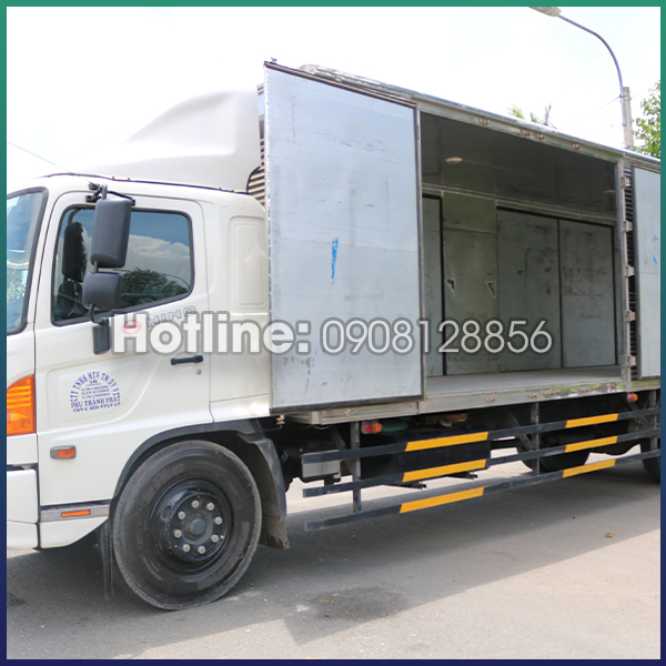 Vận tải hàng hoá bằng xe tải thùng kín - Vận Tải Phú Thành Phát - Công Ty TNHH MTV Thương Mại Dịch Vụ Vận Tải Phú Thành Phát