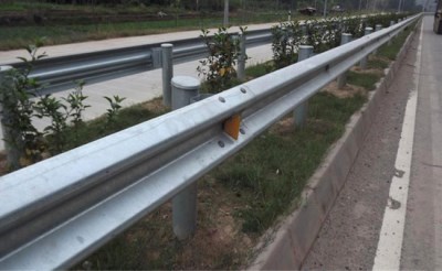 Lan can - Trang Thiết Bị An Toàn Giao Thông HP-TECH  - Công Ty Cổ Phần  Tư Vấn Kỹ Thuật Công Nghệ Thương Mại Hoàng Phú