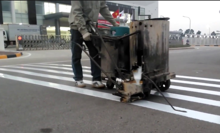 Thi công sơn giao thông