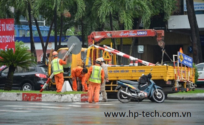 Thi công biển báo GT - Trang Thiết Bị An Toàn Giao Thông HP-TECH  - Công Ty Cổ Phần  Tư Vấn Kỹ Thuật Công Nghệ Thương Mại Hoàng Phú