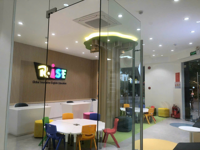 Thiết kế, thi công nội thất Showroom