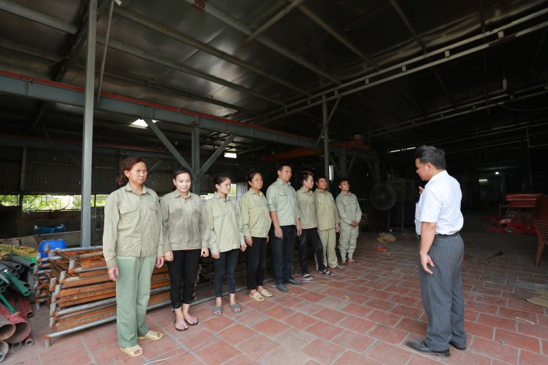 Đội ngũ cán bộ công nhân viên - Sơn Tĩnh Điện Thanh Tùng - Công Ty TNHH Thương Mại Và Cơ Khí Thanh Tùng