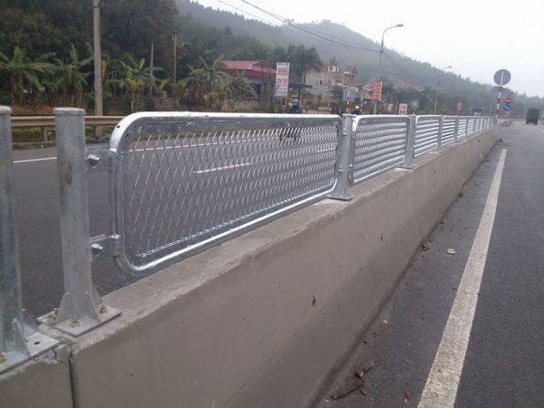 Hộ lan, tôn sóng sơn tĩnh điện - Sơn Tĩnh Điện Thanh Tùng - Công Ty TNHH Thương Mại Và Cơ Khí Thanh Tùng